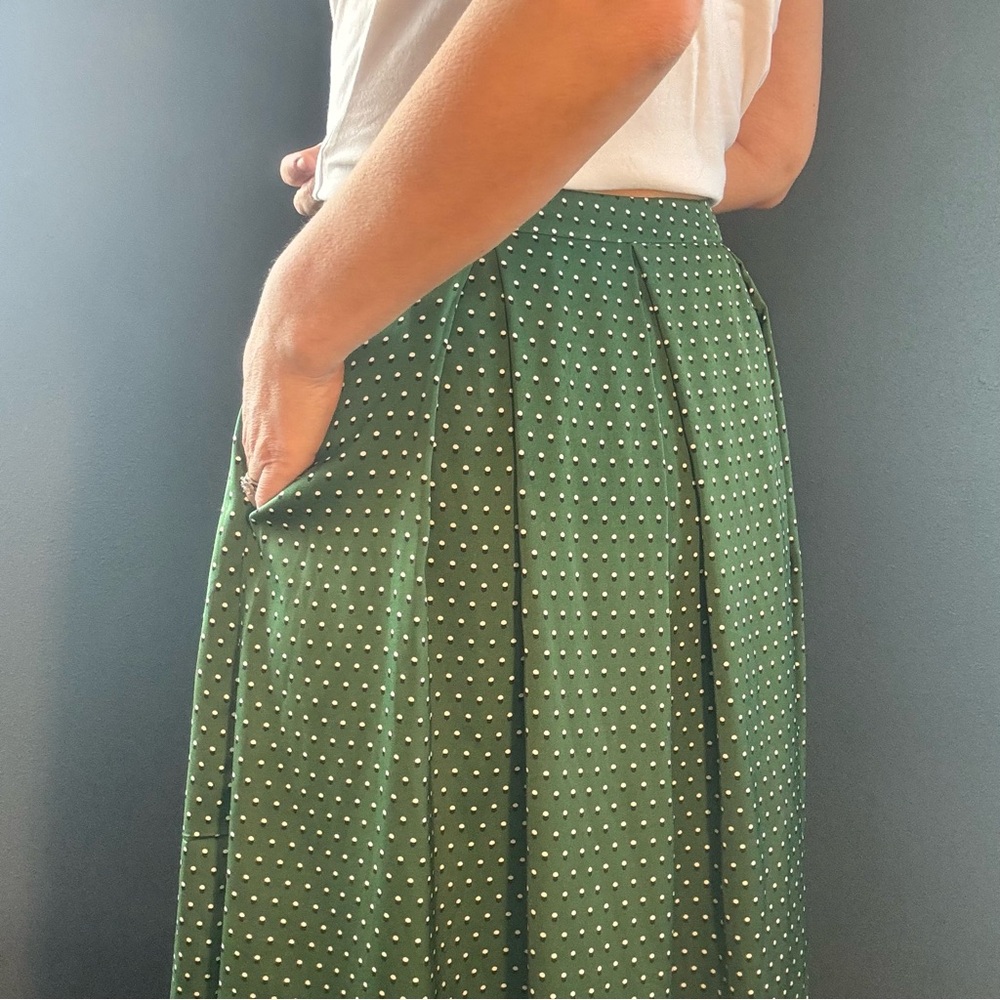 Who What Wear Green Midi A-Line Skirt with Dots and Pleats size 6 - Picture 3 of 12